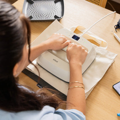 Cricut EasyPress® SE (9X9) Taupe with Mat- 220V